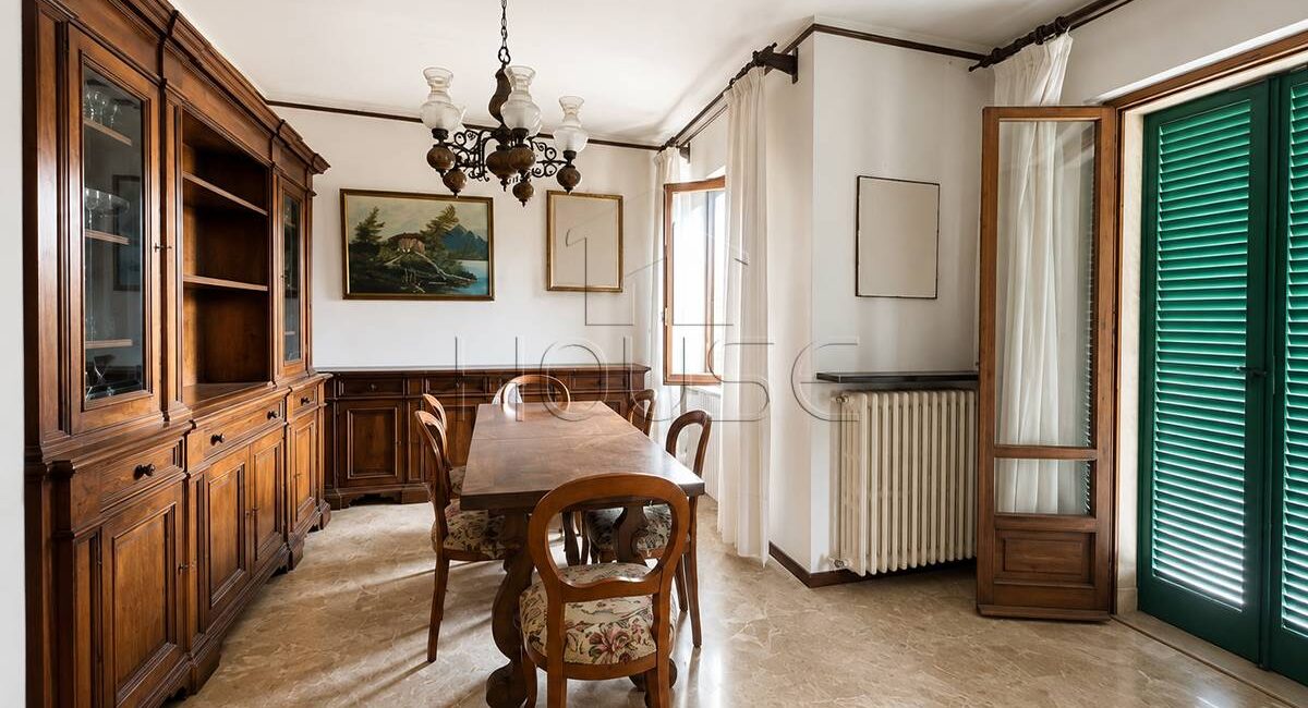 Appartamento con ingresso indipendente e rata di giardino esclusiva