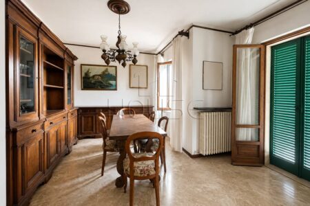 Appartamento con ingresso indipendente e rata di giardino esclusiva