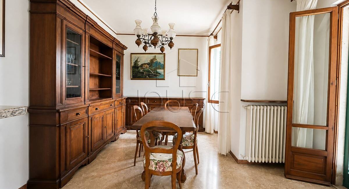 Appartamento con ingresso indipendente e rata di giardino esclusiva
