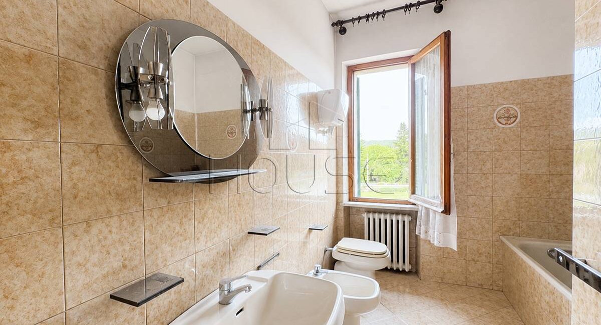 Appartamento con ingresso indipendente e rata di giardino esclusiva