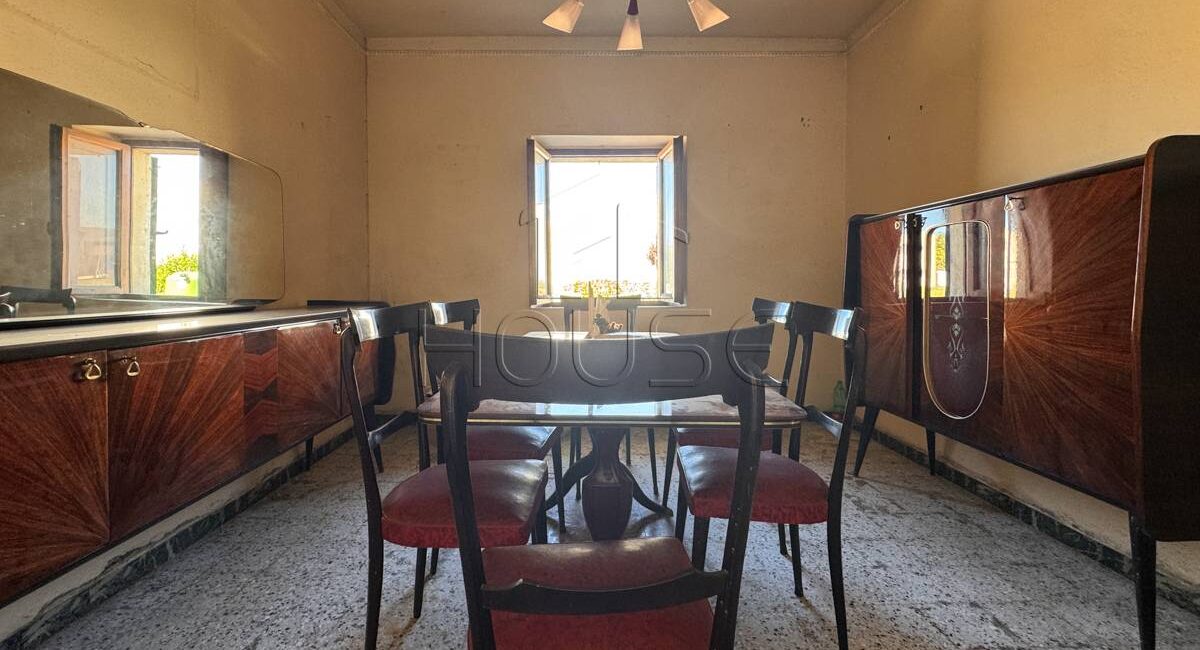 Casa singola con ampio terreno esclusivo