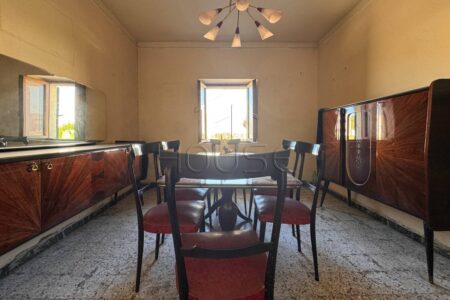 Casa singola con ampio terreno esclusivo