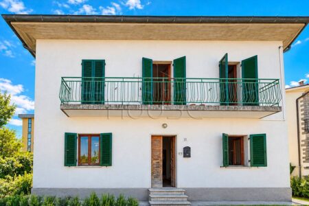 Casa singola con ampio terreno esclusivo