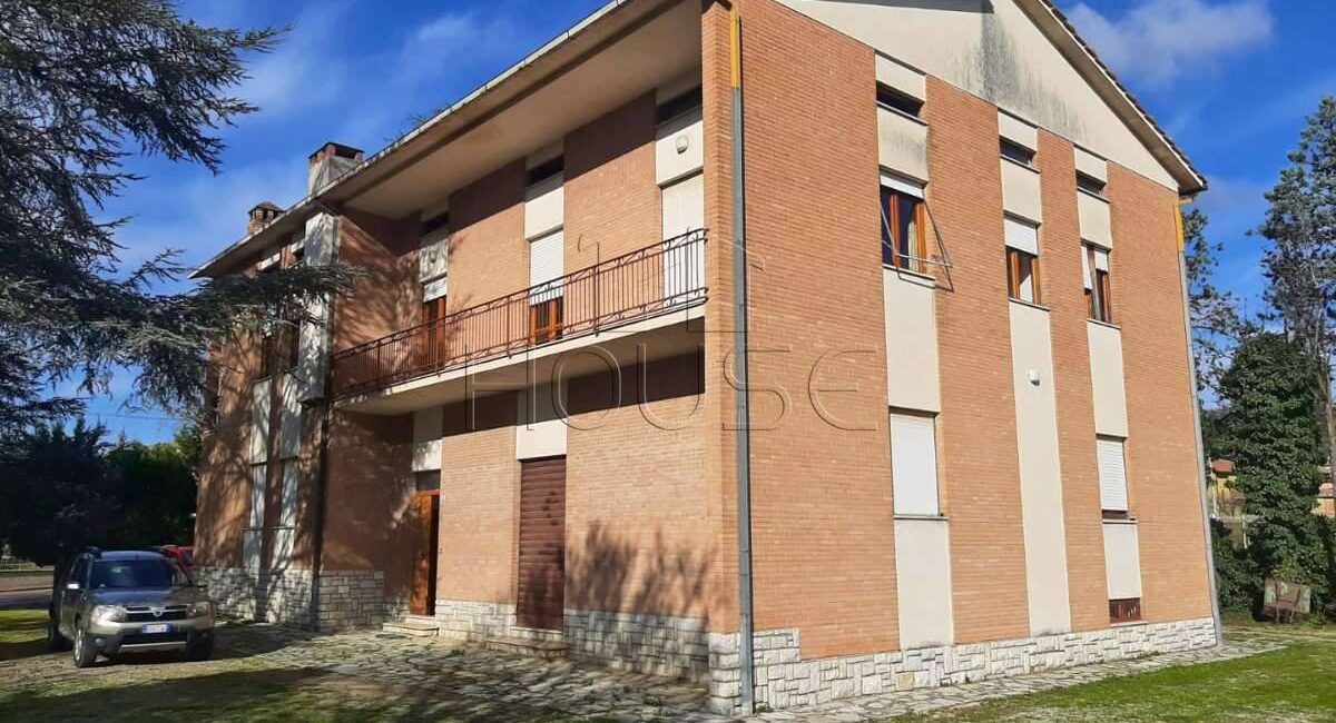 Casa singola con terreno edificabile