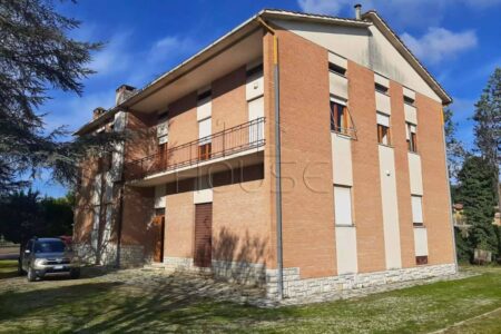 Casa singola con terreno edificabile