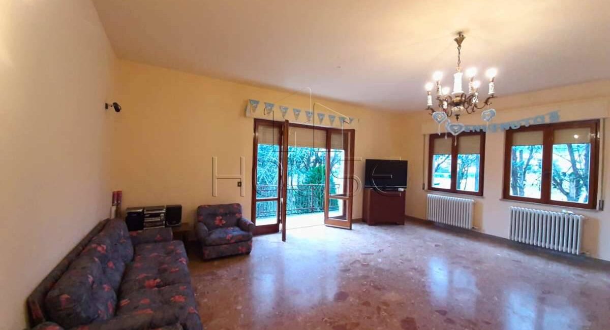 Casa singola con terreno edificabile