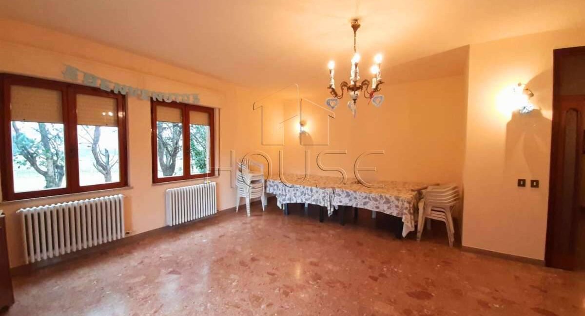 Casa singola con terreno edificabile