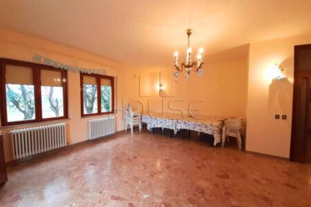 Casa singola con terreno edificabile