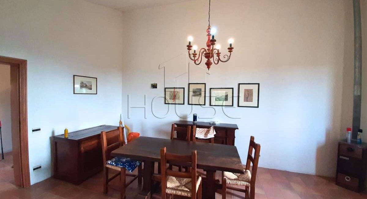 Ampio casale con terreno