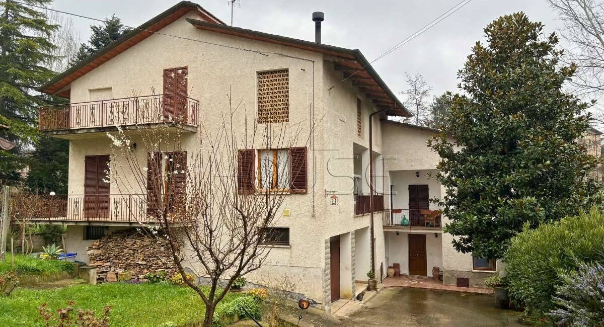 Casa singola bifamiliare con corte esclusiva