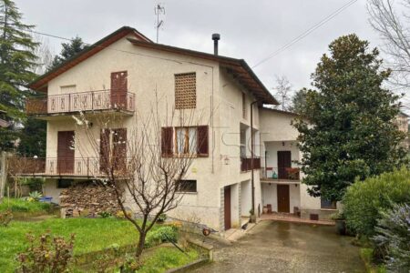 Casa singola bifamiliare con corte esclusiva