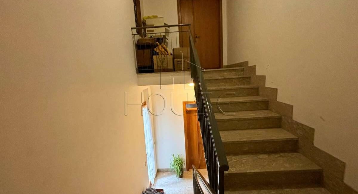 Casa singola bifamiliare con corte esclusiva