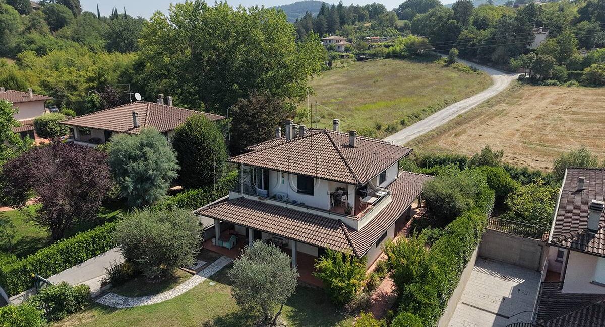 Villa singola con ampio giardino esclusivo