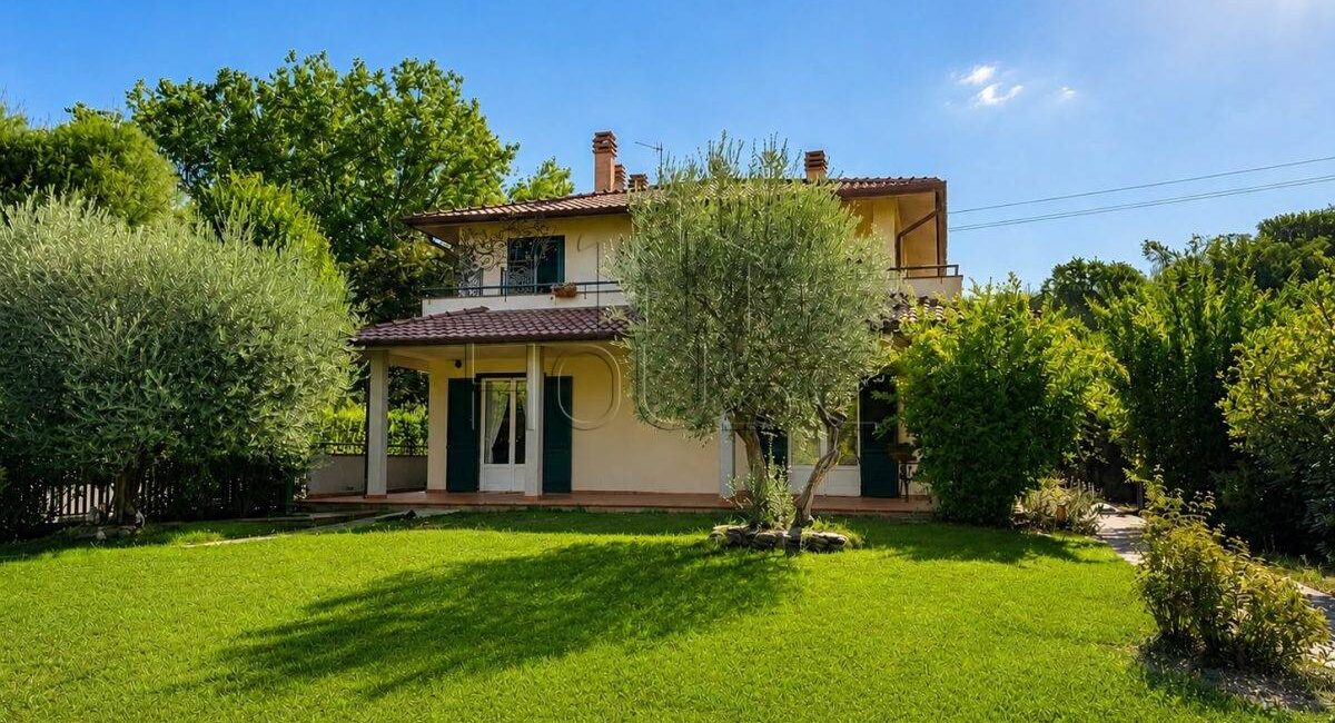 Villa singola con ampio giardino esclusivo
