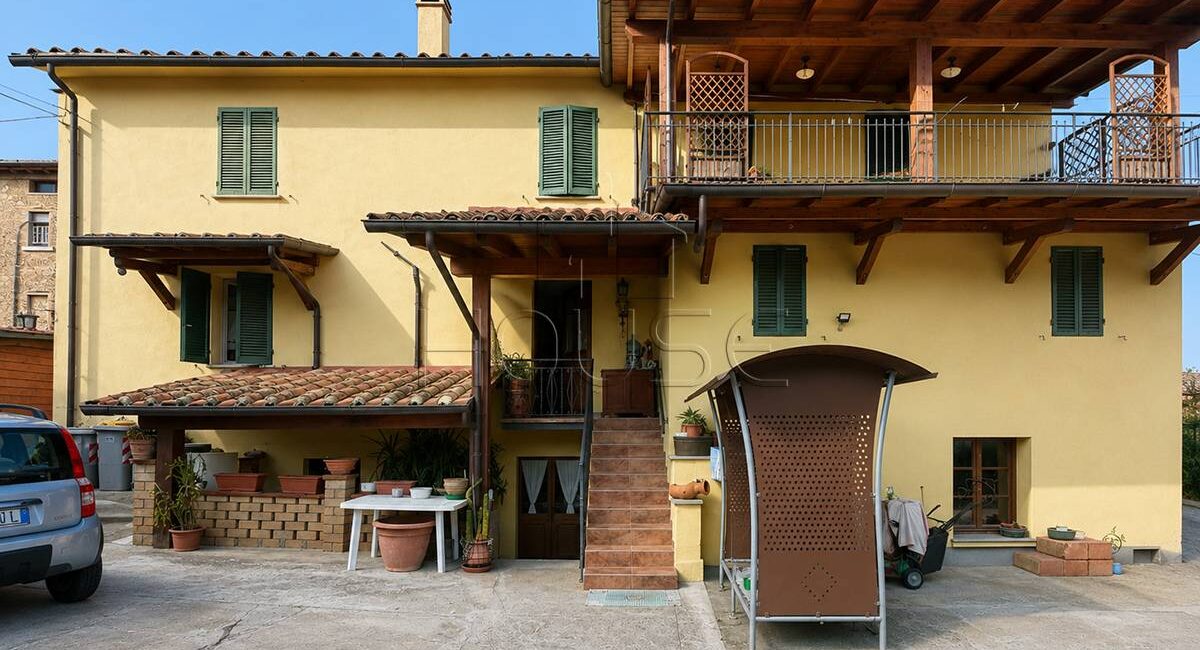 Casa singola con ampio giardino privato