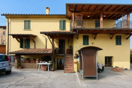 Casa singola con ampio giardino privato zona Fabbrecce