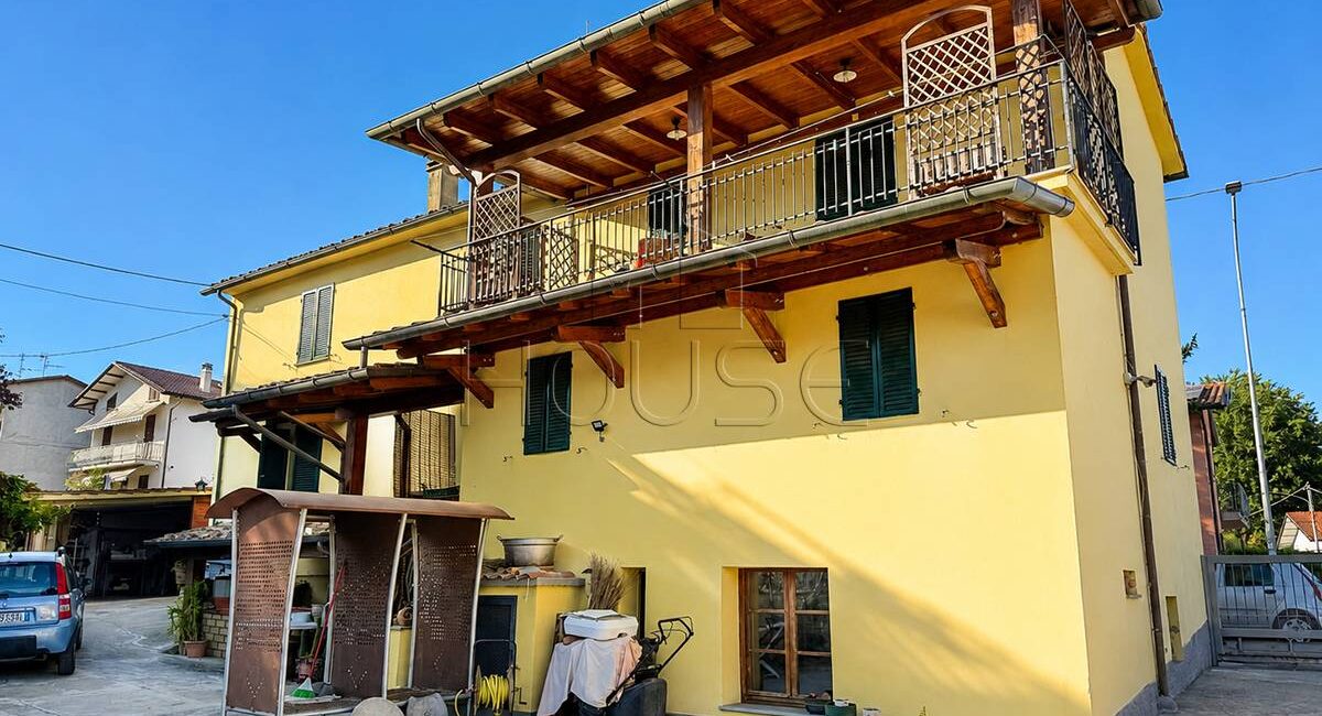 Casa singola con ampio giardino privato