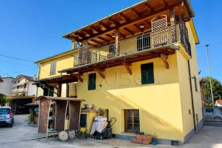 Casa singola con ampio giardino privato zona Fabbrecce