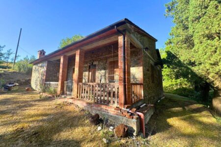 Casa singola nella campagna di Anghiari con 3 ettari di terreno
