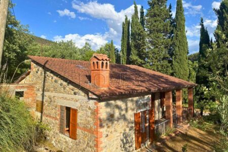 Casa singola nella campagna di Anghiari con 3 ettari di terreno