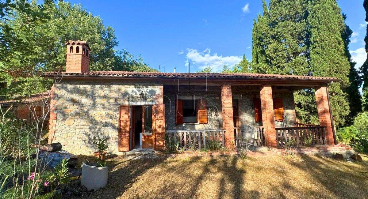 Casa singola nella campagna di Anghiari con 3 ettari di terreno