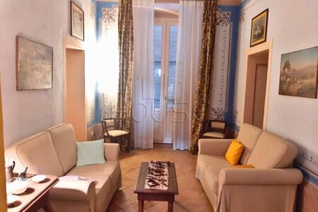 Elegante villa storica con dependance e giardino privato