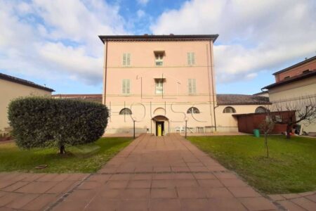 Elegante villa storica con dependance e giardino privato