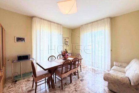 Appartamento in bifamiliare con garage e giardino