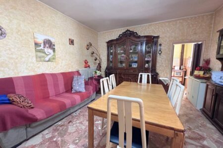 Casa singola con ampio giardino privato