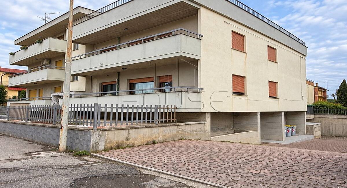 Ampio appartamento con giardino privato