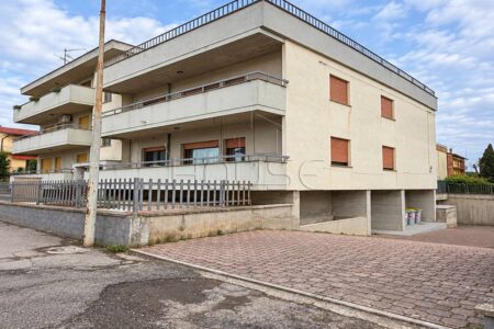 Ampio appartamento con giardino privato