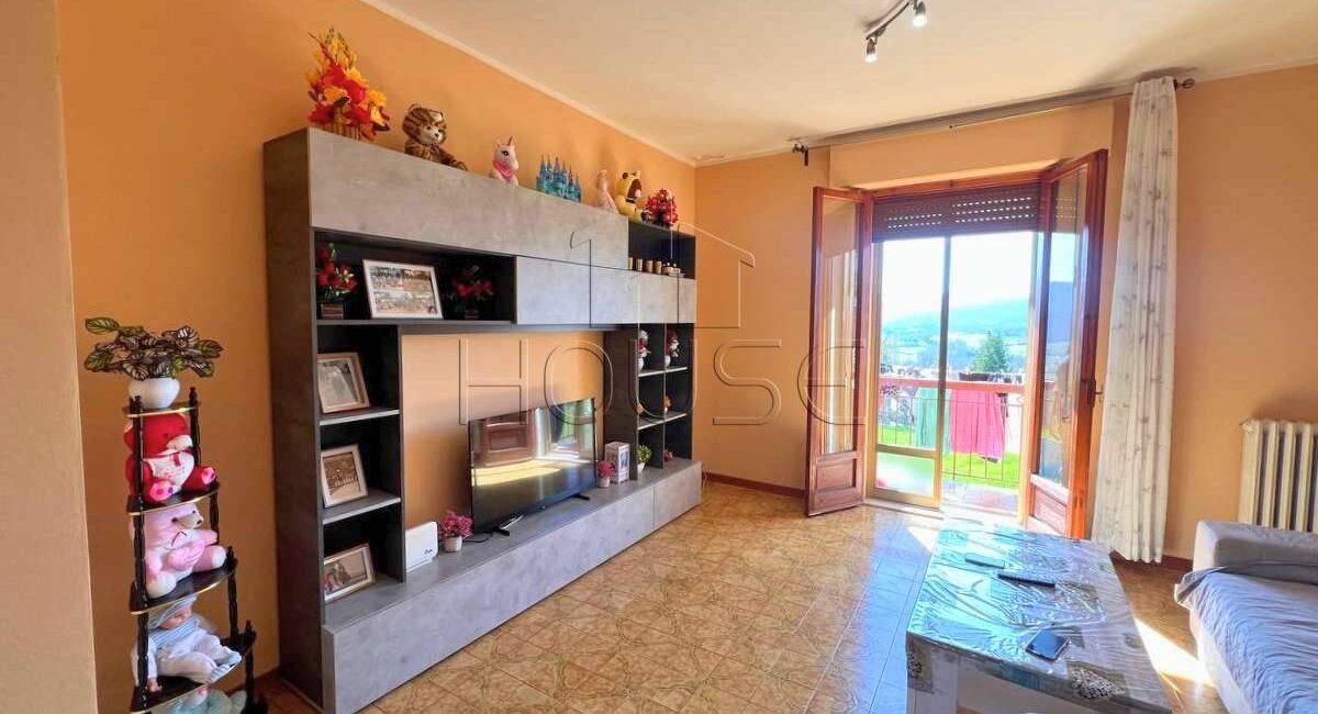 Appartamento a piano primo con garage e rata d’orto