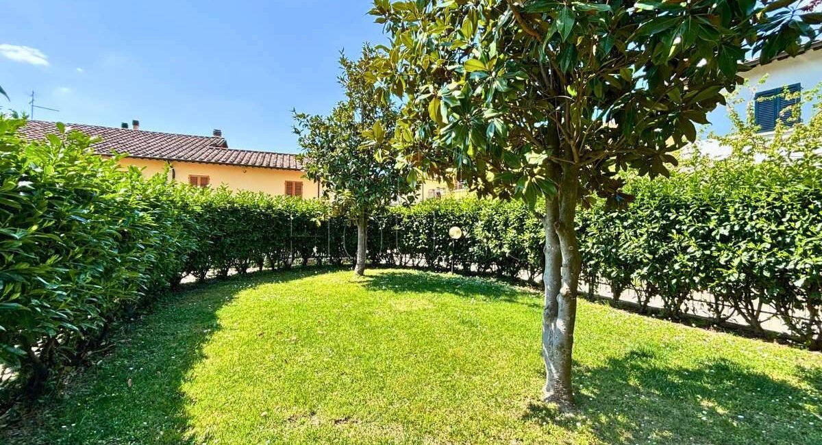 Villetta a schiera con giardino