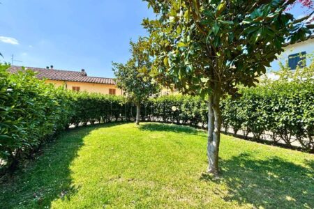 Villetta a schiera con giardino