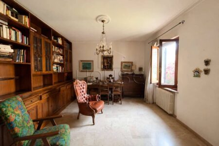 Casa singola con giardino e garage