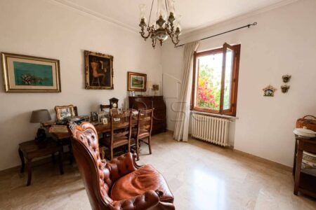 Casa singola con giardino e garage