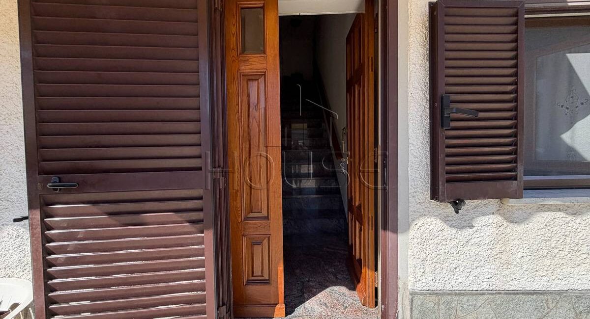 Casa singola con terreno e garage