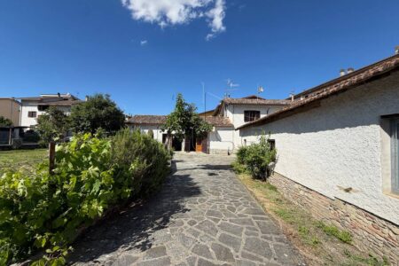 Casa singola con terreno e garage