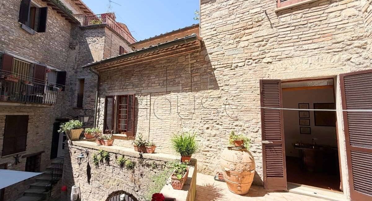 Appartamento ampio e luminoso a Montone