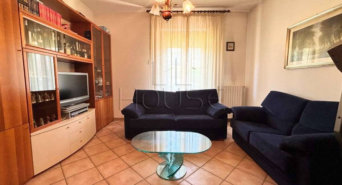 Appartamento a piano rialzato con garage