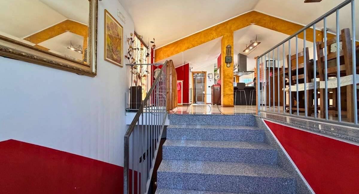 Porzione di bifamiliare con giardino