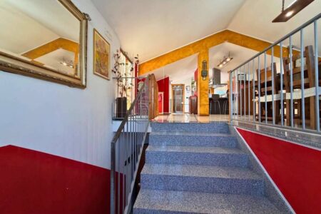 Porzione di bifamiliare con giardino