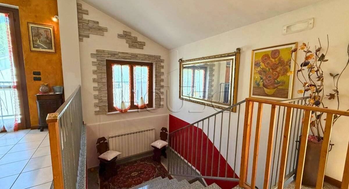 Porzione di bifamiliare con giardino