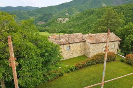 Grezzo allo stato avanzato con ampio terreno