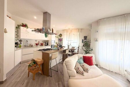 Appartamento con posto auto e cantina