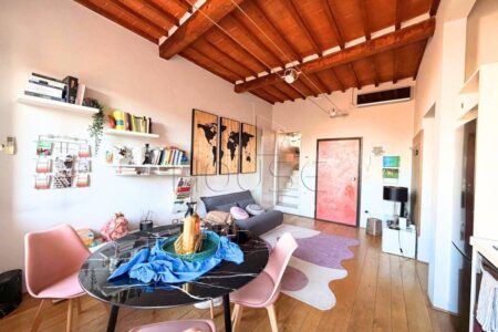 Appartamento ristrutturato con finiture di pregio vicino a Porta San Lorentino