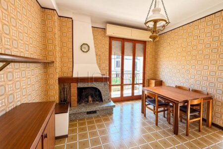 Appartamento con 3 camere in zona centrale