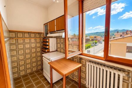 Appartamento con 3 camere in zona centrale