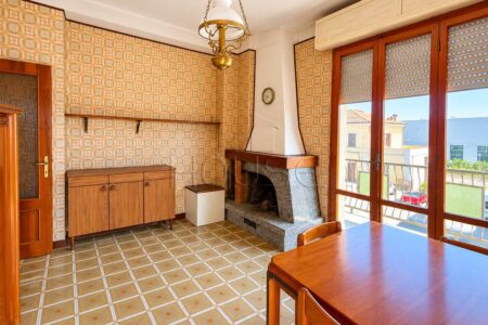 Appartamento con 3 camere in zona centrale