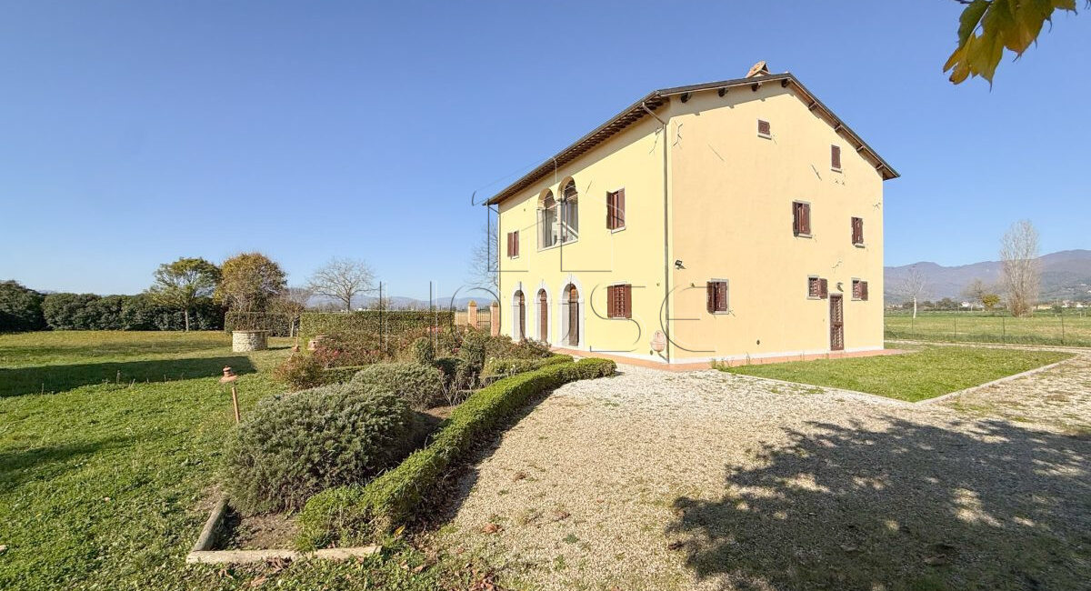 Appartamento con ampio giardino esclusivo